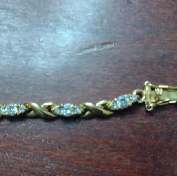 Elegant Gold and Silver Women's Bracelet - Picture 6 of 7